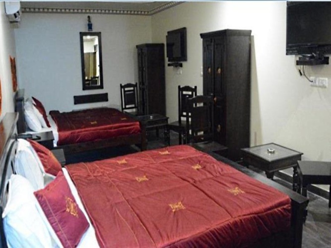 Quadruple Family Suite