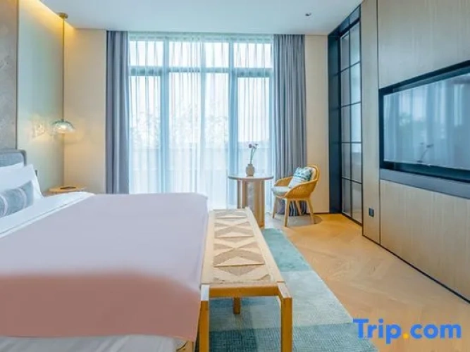 Suite with courtyard view