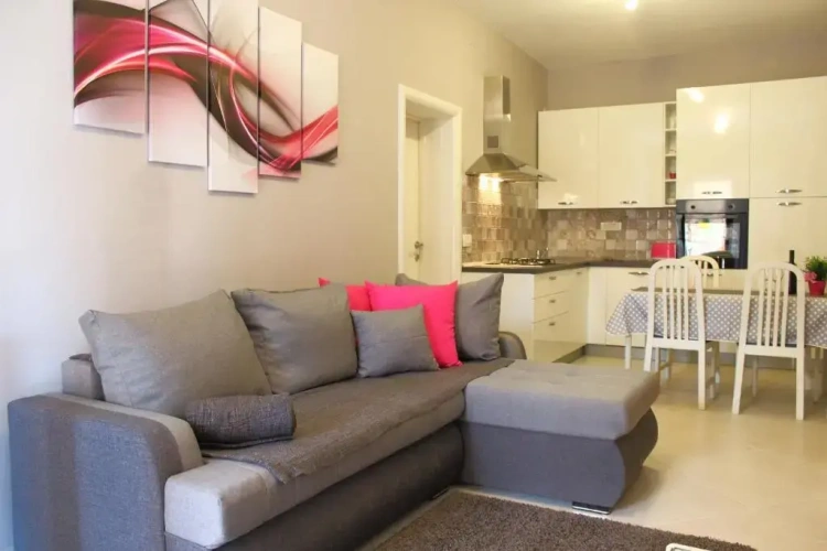 2 Bedrooms Apartment
