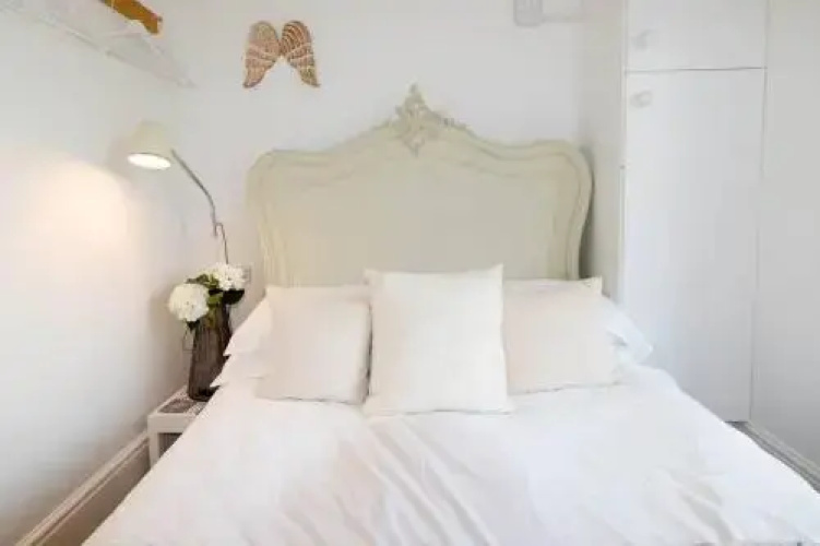Bright & stylish 2 bed 1st floor apartment