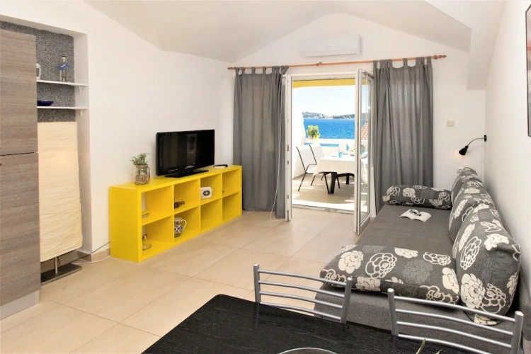 1 Bedroom Luxury Apartment beachfront