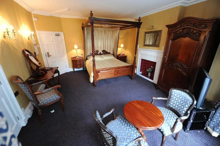 Kings Croft Hotel