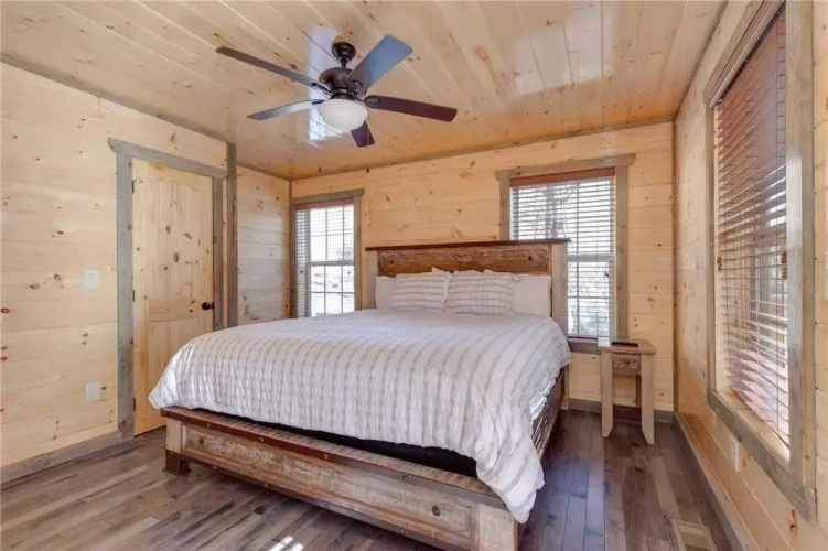 Mirror Pond - Four Bedroom Cabin
