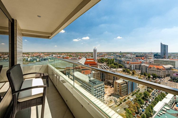 1 Bedroom Deluxe Double Suite with balcony and with city view