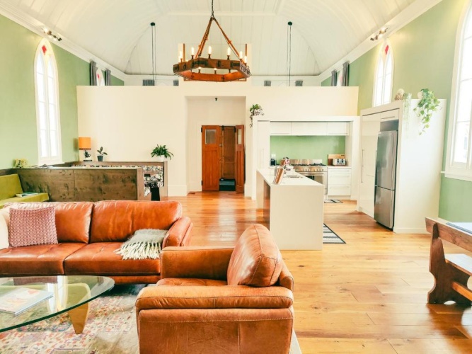 5 Bedrooms Cottage