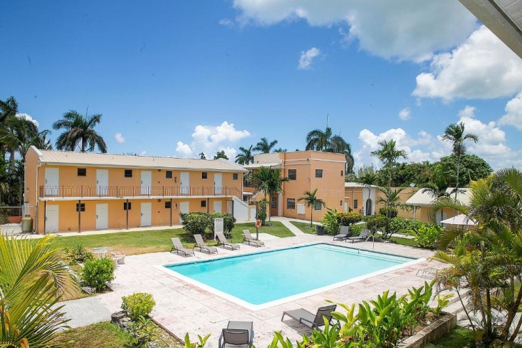 Standard Double room with pool view