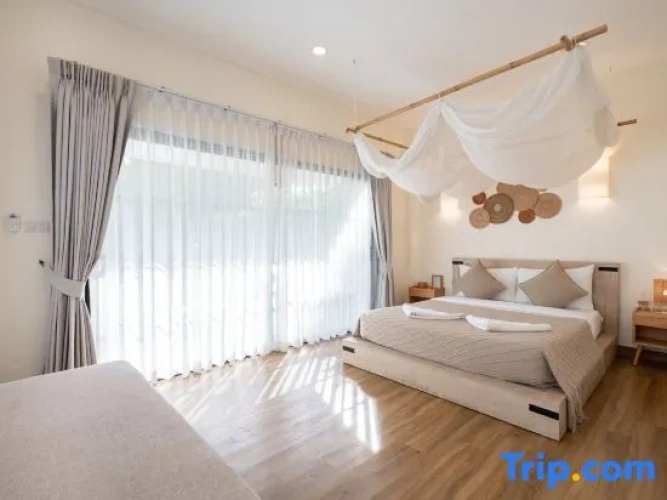 5 Bedrooms Villa