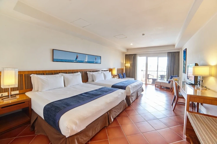 Deluxe Family room with balcony and with sea view