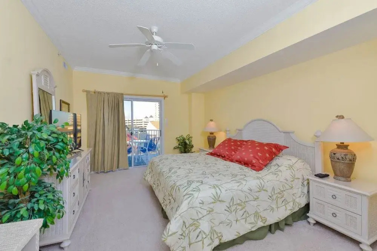 Astoria 402 by RedAwning