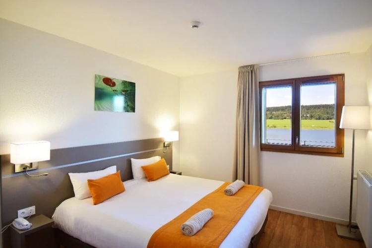 Deluxe Double Suite with balcony and with lake view