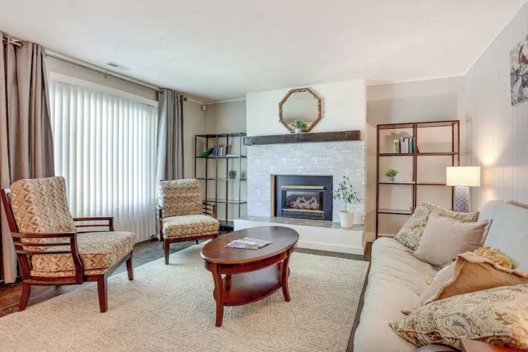 2 Bedrooms Apartment