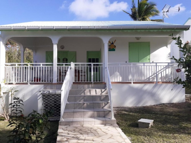 2 Bedrooms Villa