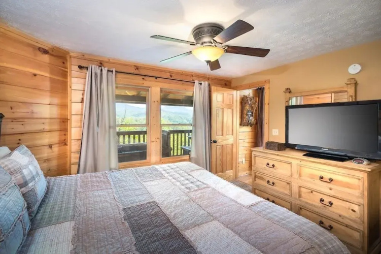 Some Peak Somewhere 3 Bedroom Cabin