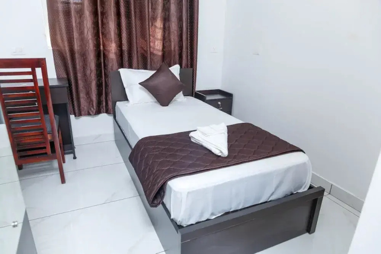 Guest West Inn