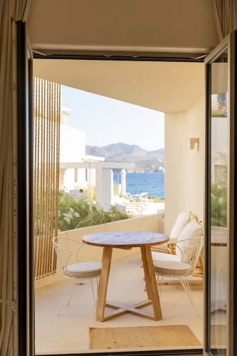 White Pebble Suites