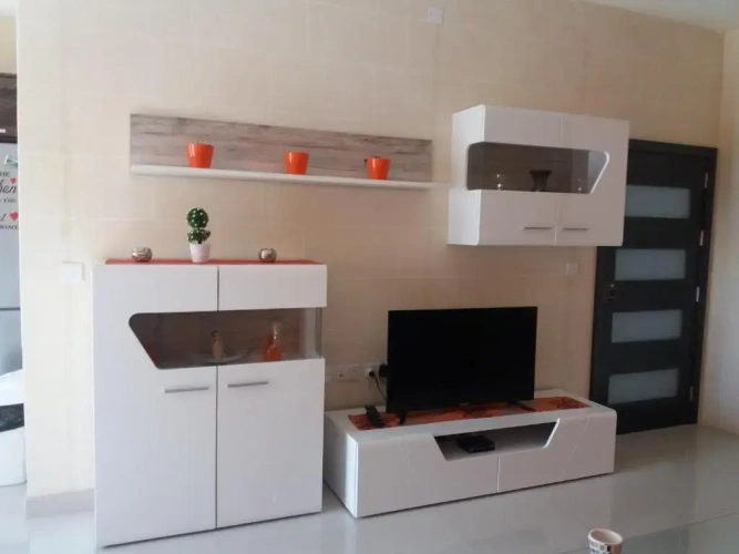 3 Bedrooms Apartment