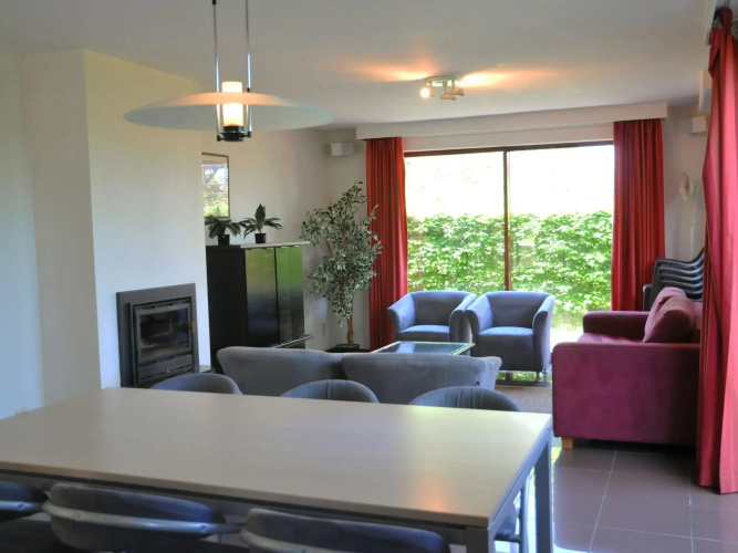 Apt w/ Fireplace & Garden
