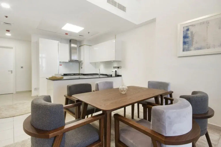 Bespoke Residence - Royal Bay Residence