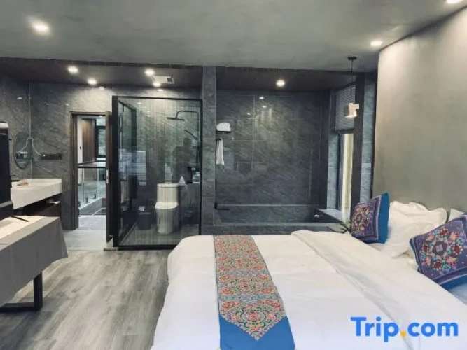Deluxe Double Suite
