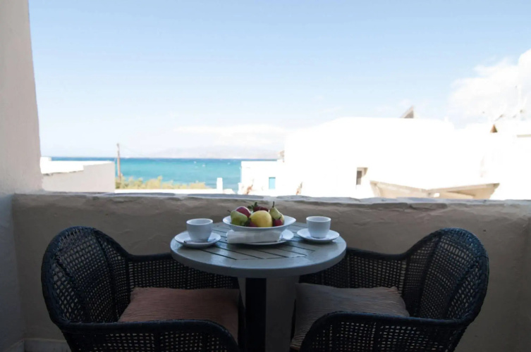 Iria Beach art hotel