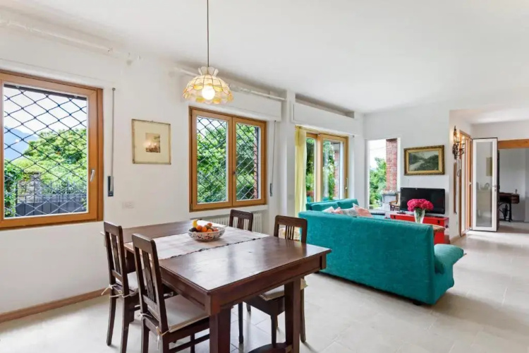 Como Lake Cosy Flat with Garden and Parking