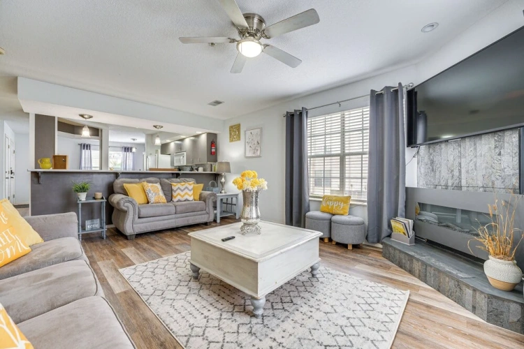 2 Bedrooms Apartment