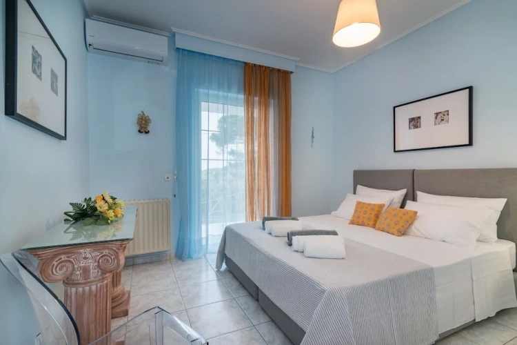 4 Bedrooms Villa