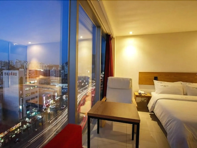 Lavilla Hotel