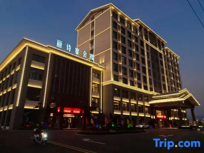 Ritz Dknton Hotel