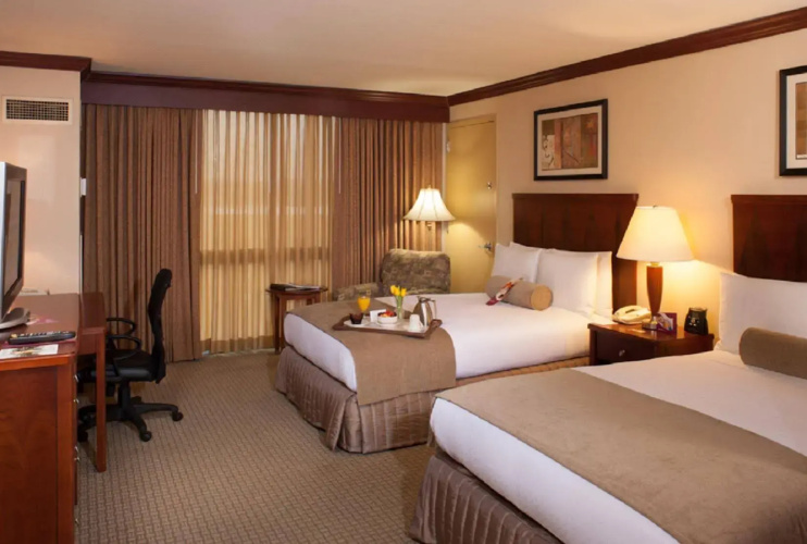 Crowne Plaza Tulsa - Southern Hills
