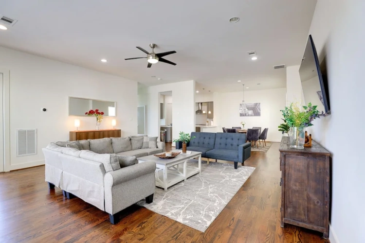 3 Bedrooms Cottage with balcony