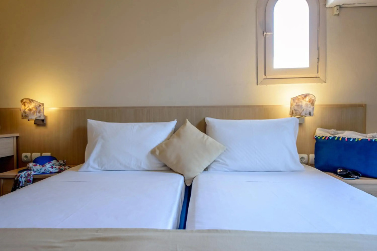 Theros Resort