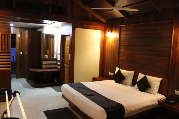 Deluxe Double Basement Cottage