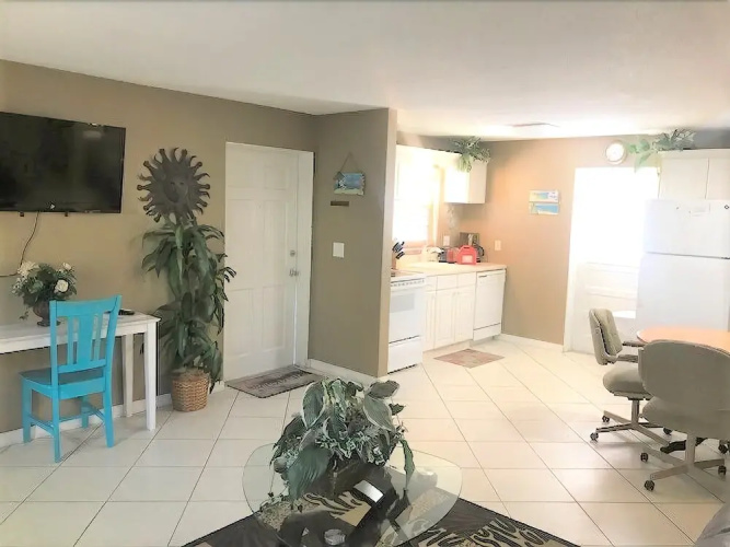 313 Canal Duplex 2 Bedrooms 2 Bathrooms Duplex
