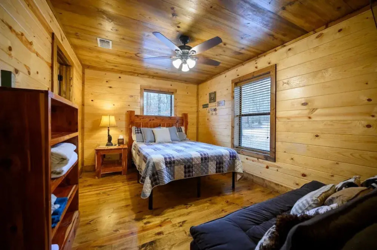 Whitetail Retreat Cabin for 13!