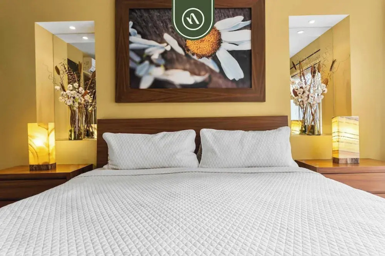 1BR Condo With Rooftop Pool - Romantic Zone
