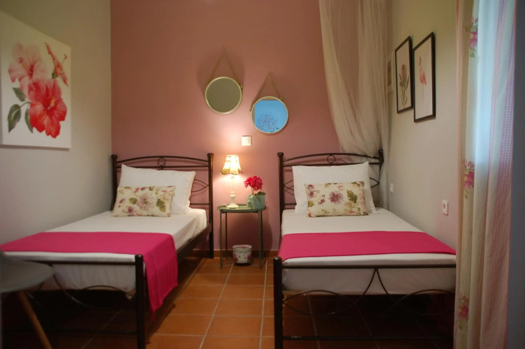 Domenica Apts II