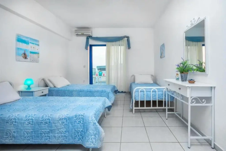 Standard Triple room