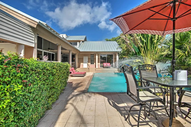 Walk to Beach! Poolside Oasis in Pompano