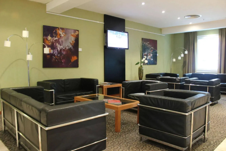 Aeroparque Inn and Suites