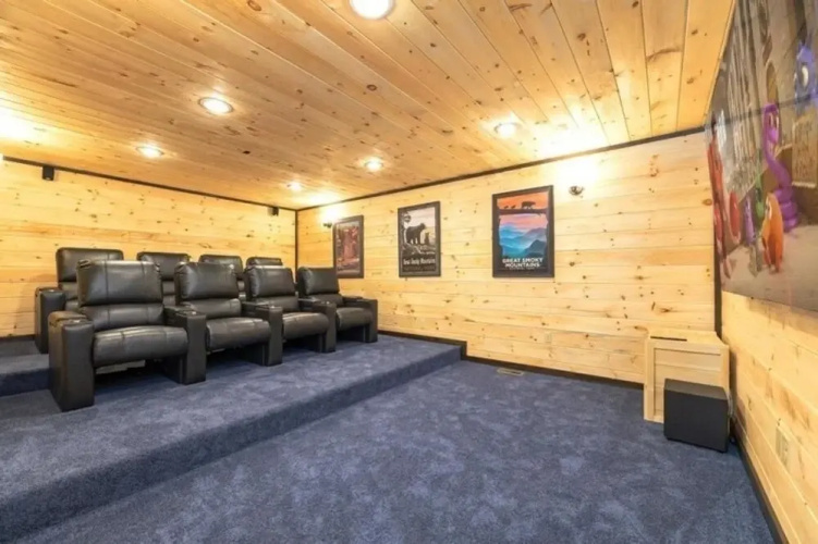 Above The Rest - 4 Bedrooms, 4.5 Baths, Sleeps 12 4 Home by Redawning