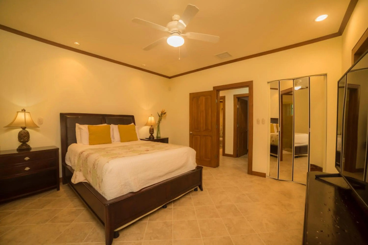 Nice ground floor 3 bedroom with golf view
