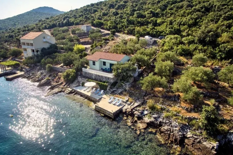 4 Bedrooms Cottage