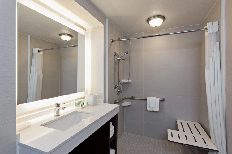 Holiday Inn Long Beach Airport photo 38