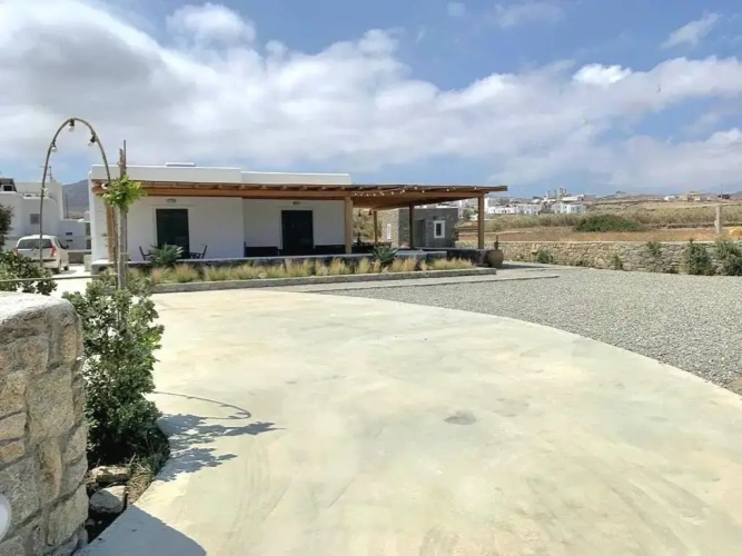 2 Bedrooms Villa