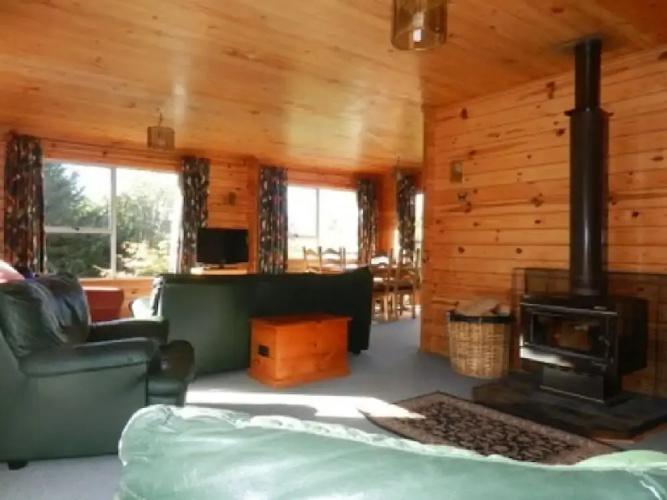 103 Chalet Cres