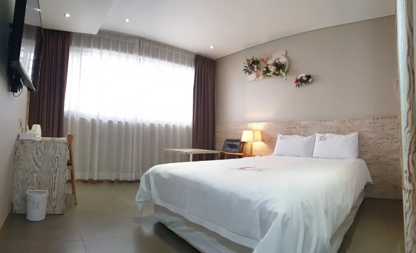 Reve Hotel Jeju