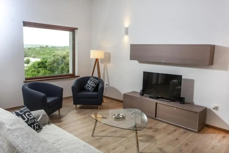 2 Bedrooms Apartment with sea view