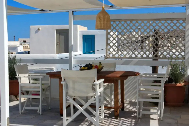 White cycladic town house with sea vew