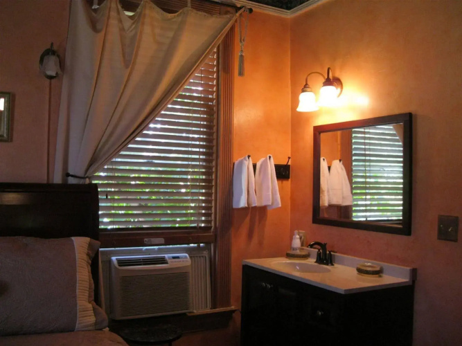A White Jasmine Inn